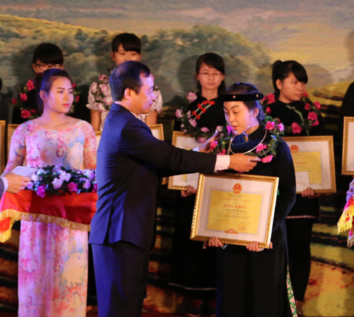 Tạo điều kiện hơn nữa cho học sinh dân tộc thiểu số ảnh 2