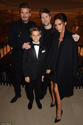 Con trai Beckham lịch lãm trong quảng cáo Burberry ảnh 4