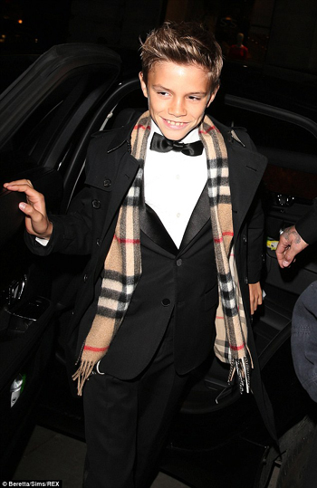 Con trai Beckham lịch lãm trong quảng cáo Burberry ảnh 5
