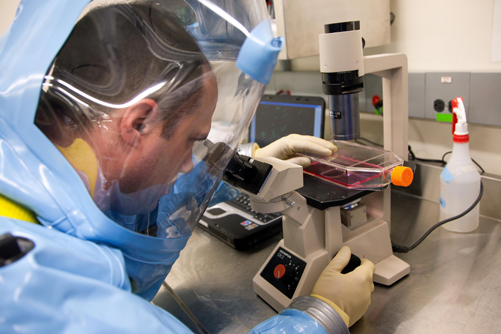Canada tăng đầu tư cho nghiên cứu vaccine Ebola ảnh 1
