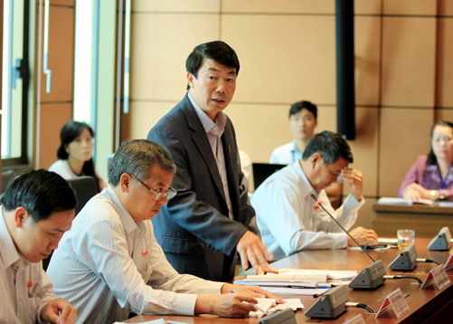 Bảo đảm thực hiện quyền bầu cử, ứng cử của công dân