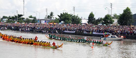 Tưng bừng lễ hội đua ghe Ngo ảnh 4