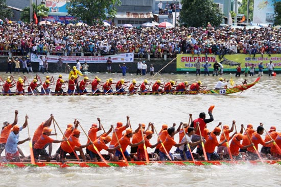 Tưng bừng lễ hội đua ghe Ngo ảnh 5