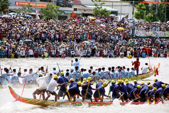 Tưng bừng lễ hội đua ghe Ngo ảnh 6