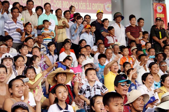 Tưng bừng lễ hội đua ghe Ngo ảnh 7