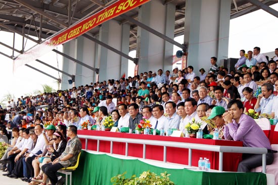 Tưng bừng lễ hội đua ghe Ngo ảnh 8