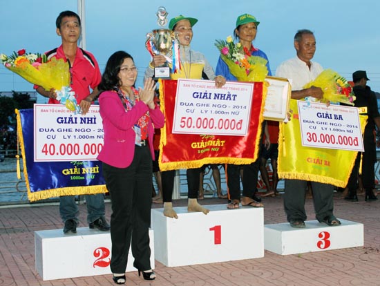 Tưng bừng lễ hội đua ghe Ngo ảnh 9