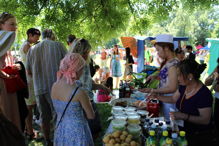 Mái ấm Việt Séc - hội từ thiện mang gương mặt phụ nữ ảnh 2