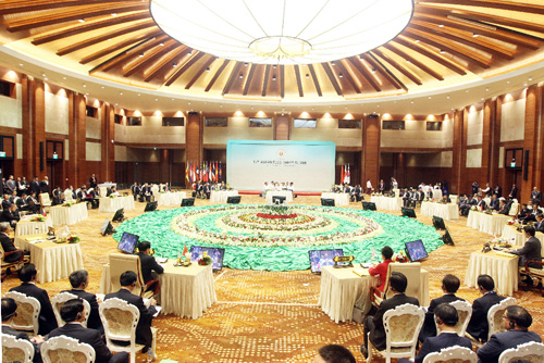 Thủ tướng Nguyễn Tấn Dũng dự Hội nghị Cấp cao ASEAN với các Đối tác ảnh 1