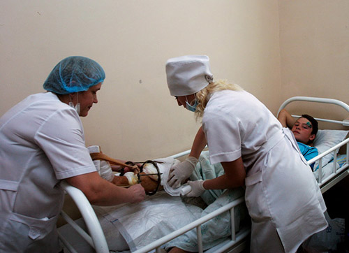 ‘Ca bệnh hóc búa’ của bác sĩ tại Đông Ukraine ảnh 2