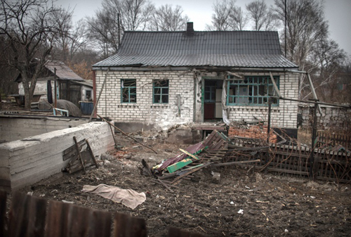 Miền Đông Ukraine đổ nát, hoang tàn ảnh 8
