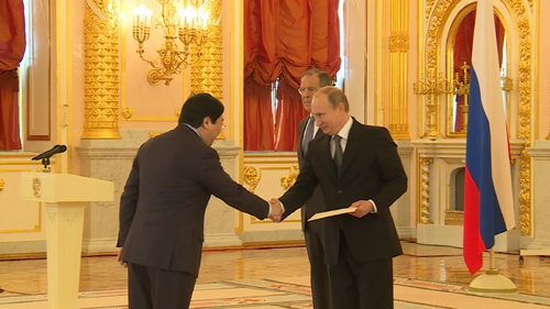 Đại sứ Việt Nam trình quốc thư lên Tổng thống Putin ảnh 1