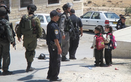  Israel đã giam giữ hơn 10.000 trẻ Palestine ảnh 1