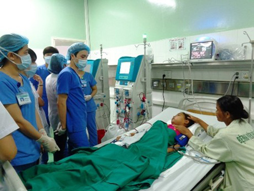 Bệnh nhi chạy thận nhân tạo đầu tiên tại miền Trung ảnh 1