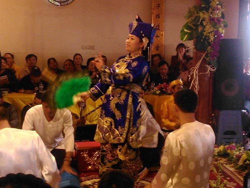 Hiểu và thực hành đúng về hầu đồng