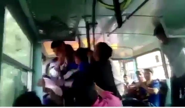 ‘Yêu râu xanh’ lĩnh đòn khi giở trò đồi bại