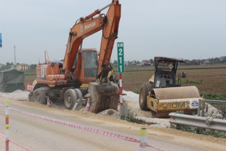 Cao tốc Pháp Vân – Cầu Giẽ: Thi công ì ạch, đường xá bị cắt nát ảnh 4