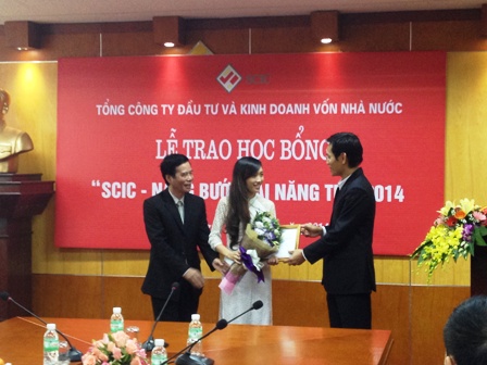 20 sinh viên xuất sắc nhận học bổng Nâng bước tài năng trẻ của SCIC ảnh 2