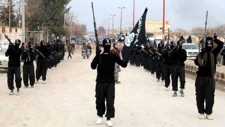 IS chiếm một phần căn cứ không quân chính miền Đông Syria ảnh 1