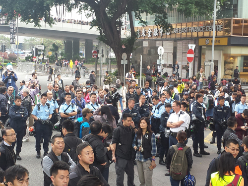 Hong Kong bắt đầu giải tỏa 'Chiếm trung tâm' ảnh 2
