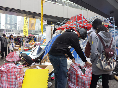 Hong Kong bắt đầu giải tỏa 'Chiếm trung tâm' ảnh 5