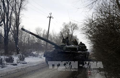 Phe ly khai rút pháo khỏi các cứ điểm miền Đông Ukraine ảnh 1