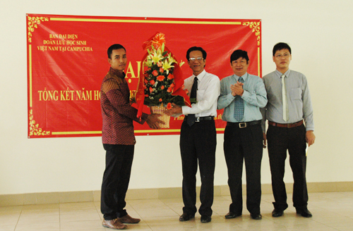 Lưu học sinh Việt Nam tại Campuchia nỗ lực đạt thành tích tốt ảnh 1