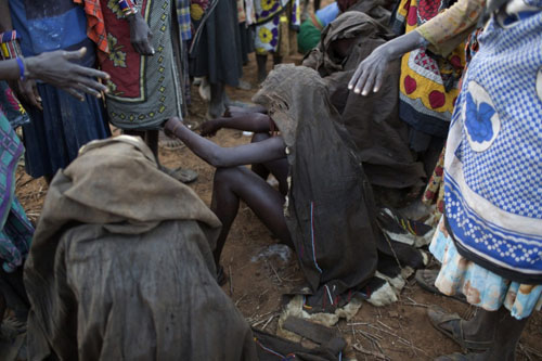 Đau lòng hủ tục cắt bỏ 'vùng kín' thiếu nữ Kenya ảnh 4