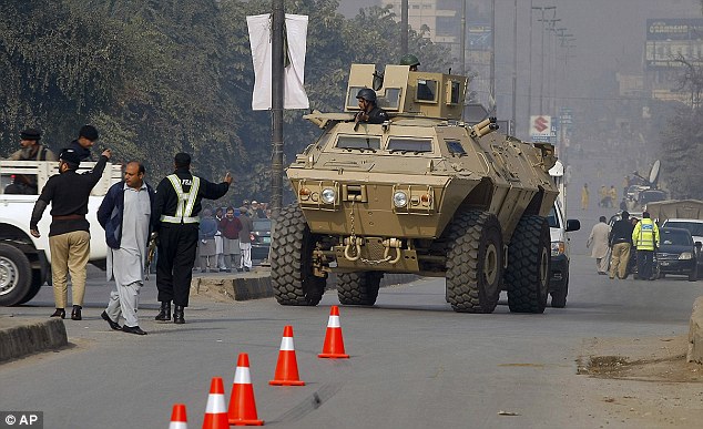 Taliban thảm sát trường học Pakistan, bắn chết hơn 100 trẻ em ảnh 4