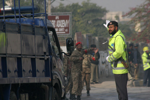 Pakistan tiêu diệt toàn bộ nhóm Taliban thảm sát trường học ảnh 1
