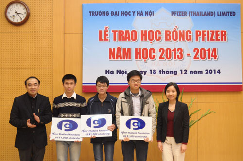 Trao học bổng cho sinh viên ngành y