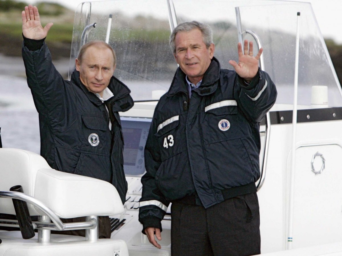 Cựu Tổng thống Bush hồi tưởng về buổi đi câu cá cùng ông Putin ảnh 1