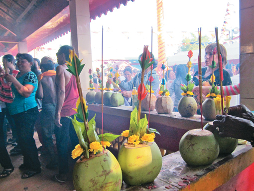 Lễ hội Thăk Kôông của người Khmer ở Sóc Trăng ảnh 1