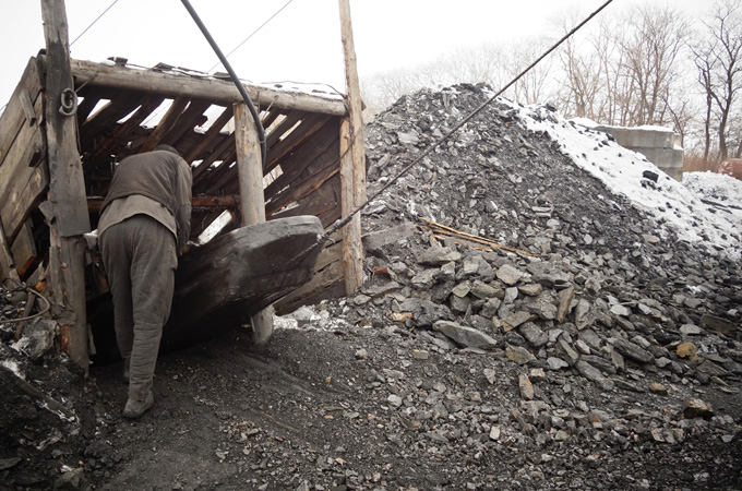 Thoáng buồn mỏ than trái phép ở Ukraine ảnh 3