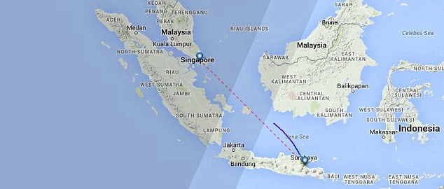 Thân nhân hành khách máy bay AirAsia thất thần chờ tin ảnh 8