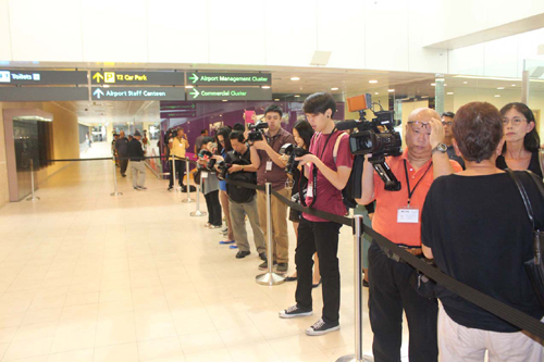 Singapore đề nghị hỗ trợ Indonesia tìm máy bay mất tích ảnh 4