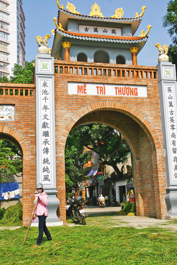 Cổng làng tự truyện ảnh 2