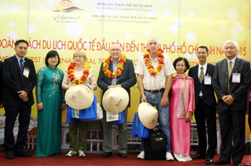 Đón du khách quốc tế đầu tiên đến TP Hồ Chí Minh ảnh 1