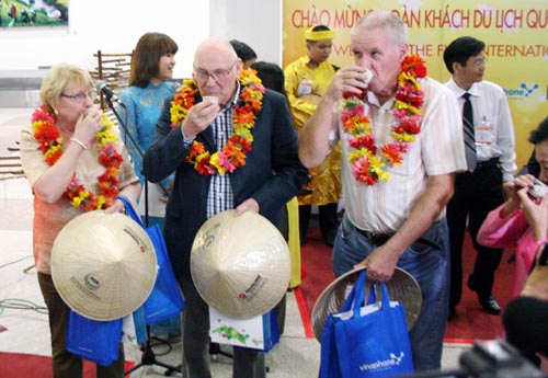 Đón du khách quốc tế đầu tiên đến TP Hồ Chí Minh ảnh 2