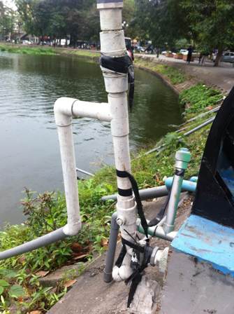Người Hà Nội vừa tập thể dục vừa lọc nước hồ ảnh 8