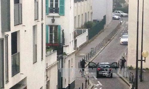 Một trong ba nghi can thảm sát ở Paris đầu thú ảnh 1