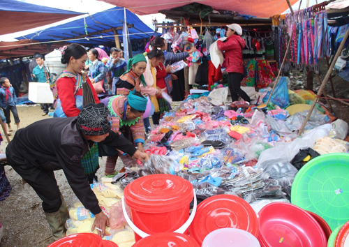 Mùa đông đi chợ vùng cao ảnh 6
