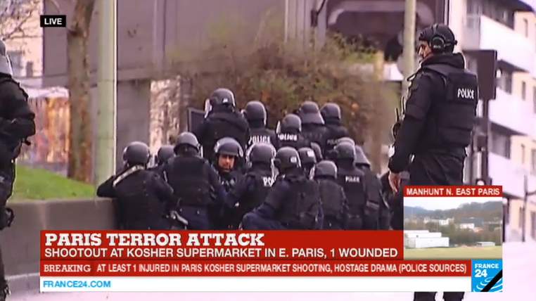Tay súng bắn chết 2 người, bắt 6 con tin tại Paris ảnh 1