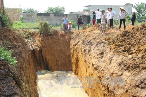 Bắt quả tang doanh nghiệp chôn bùn rác gần khu dân cư ảnh 2