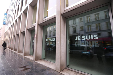 Báo Bỉ bị dọa đánh bom do đăng hình của Charlie Hebdo ảnh 1