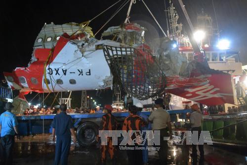 Tập trung tìm kiếm thân máy bay AirAsia