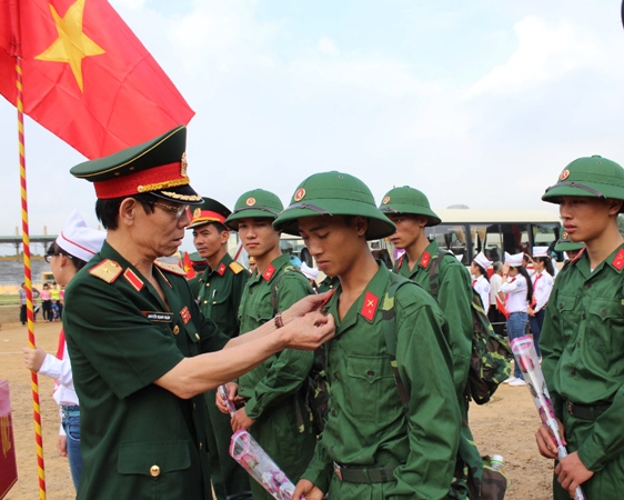 Tạm hoãn gọi nhập ngũ sinh viên đại học chính quy ảnh 1