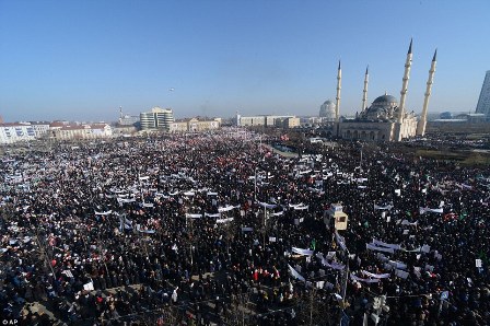 Biển người phản đối Charlie Hebdo ở Chechnya và Iran ảnh 3