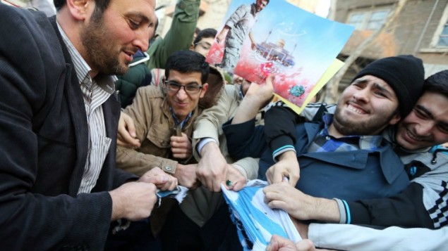 Biển người phản đối Charlie Hebdo ở Chechnya và Iran ảnh 6