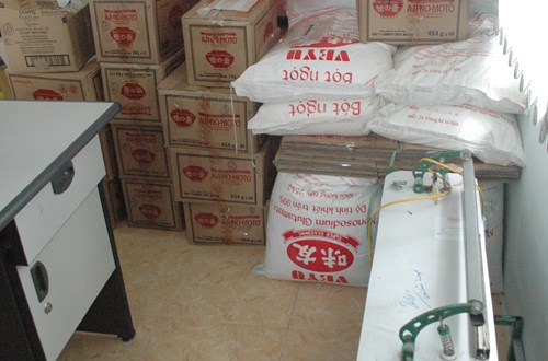Phá một cơ sở sản xuất mì chính 'rởm' ảnh 1